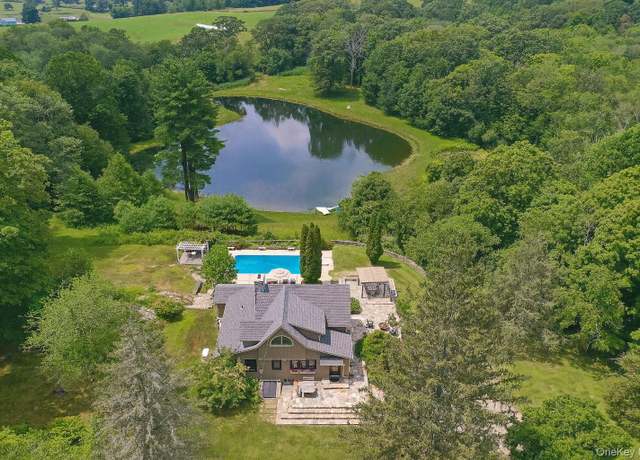 Property at 31 Blueberry Ln, Stormville, NY 12582, 3 beds, 3 baths