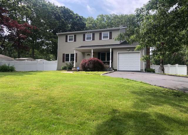 Property at 52 W Woodside Ave, Patchogue, NY 11772, 3 beds, 1.5 baths
