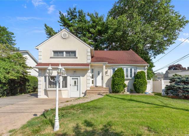 Property at 561 Woodbury Rd, Plainview, NY 11803, 3 beds, 2 baths