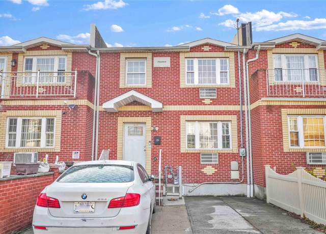 Property at 139-21 246th St, Rosedale, NY 11422, 3 beds, 2.5 baths