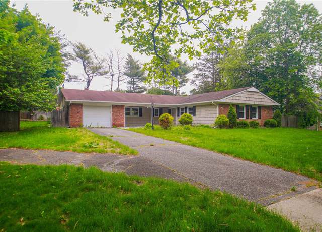 Property at 5 Millstream Ln, Stony Brook, NY 11790, 3 beds, 2 baths