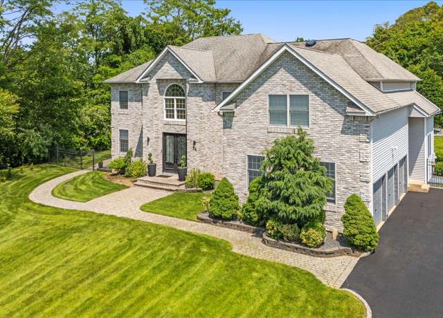 Property at 16 Home Ct, Huntington, NY 11743, 6 beds, 3.5 baths