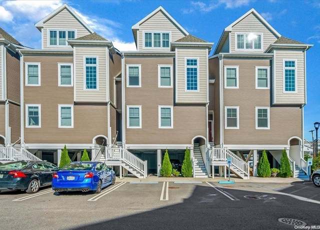 Property at 141 Marina Pointe Dr, East Rockaway, NY 11518, 2 beds, 2.5 baths