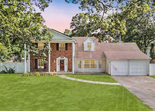 Property at 12 Chauncey Ln, Coram, NY 11727, 5 beds, 3 baths