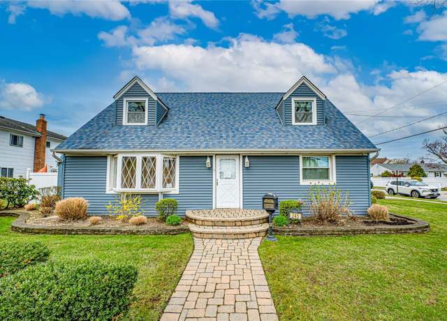 Property at 245 Stewart Ave, Bethpage, NY 11714, 4 beds, 4 baths