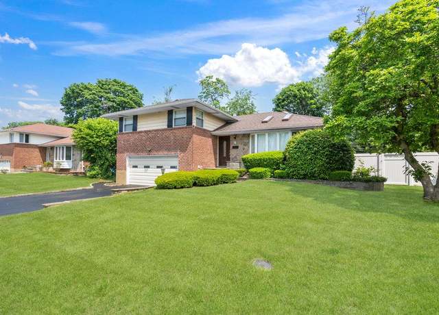 Property at 18 Birchwood Park Dr, Syosset, NY 11791, 3 beds, 2 baths