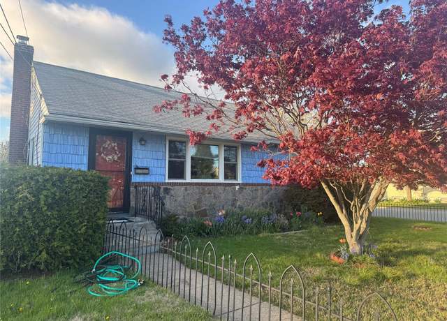 Property at 7 Prose St, Hicksville, NY 11801, 3 beds, 1 bath