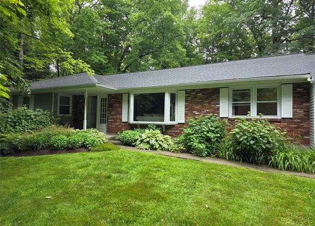 Property at 34 Hudson Dr, Hyde Park, NY 12538, 3 beds, 2.5 baths