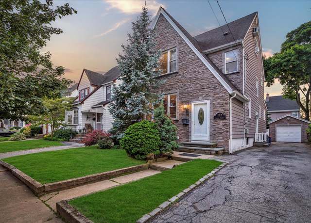 Property at 132 Locust St, Valley Stream, NY 11581, 3 beds, 1.5 baths