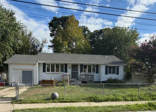 Property at 68 Cranberry St, Central Islip, NY 11722, 3 beds, 1 bath