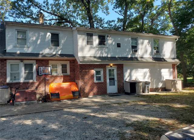 Property at 10 Sally Ln, Ridge, NY 11961, 6 beds, 3 baths