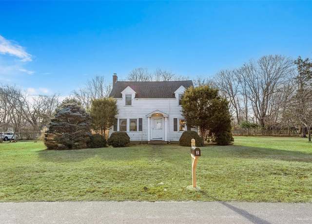 Property at 2 Estate Rd, Center Moriches, NY 11934, 3 beds, 2 baths
