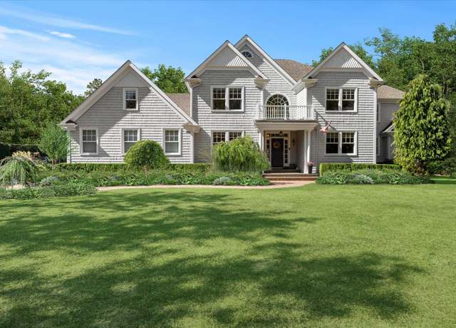 Property at 8 Cedarfield Ln, Westhampton, NY 11977, 5 beds, 4.5 baths