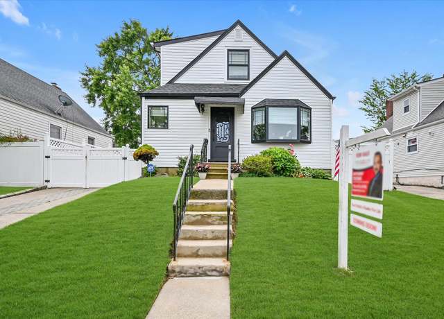 Property at 166-34 21st Ave, Whitestone, NY 11357, 3 beds, 2.5 baths