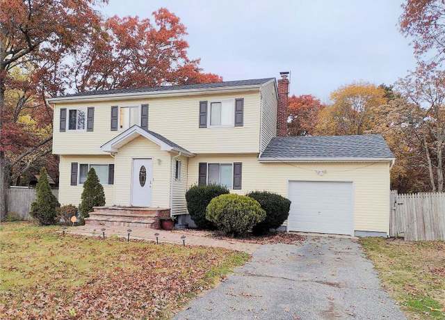 Property at 7 Murray Ln, Coram, NY 11727, 4 beds, 2 baths