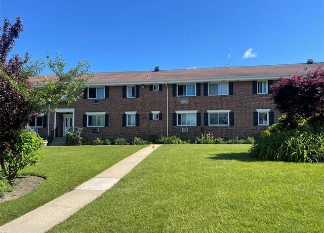 Property at 200 Merrick Rd Unit Q, Amityville, NY 11701, 2 beds, 1 bath