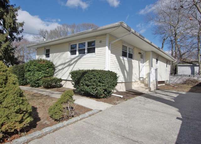 Property at 49 Lexington Rd, Shirley, NY 11967, 3 beds, 1 bath