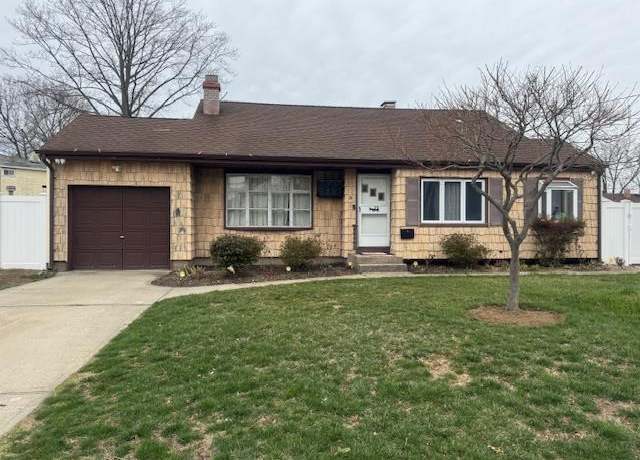 Property at 35 Walton St, Brentwood, NY 11717, 3 beds, 2.5 baths