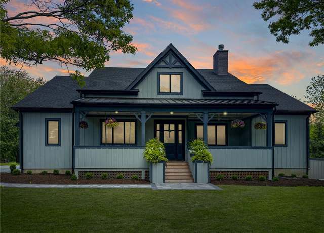 Property at 17 Moriches Ave, East Moriches, NY 11940, 4 beds, 3.5 baths
