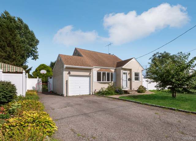 Property at 328 Henry St, Bethpage, NY 11714, 5 beds, 3 baths