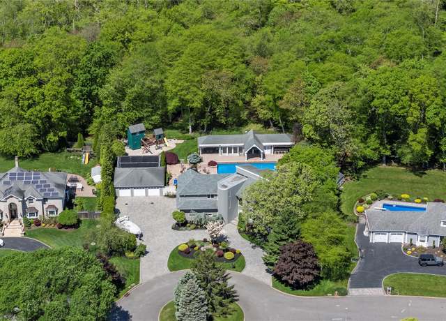 Property at 10 Crick Holly Ln, East Islip, NY 11730, 4 beds, 3.5 baths