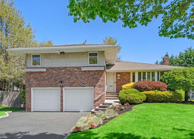 Property at 26 Mellow Ln, Jericho, NY 11753, 3 beds, 2.5 baths