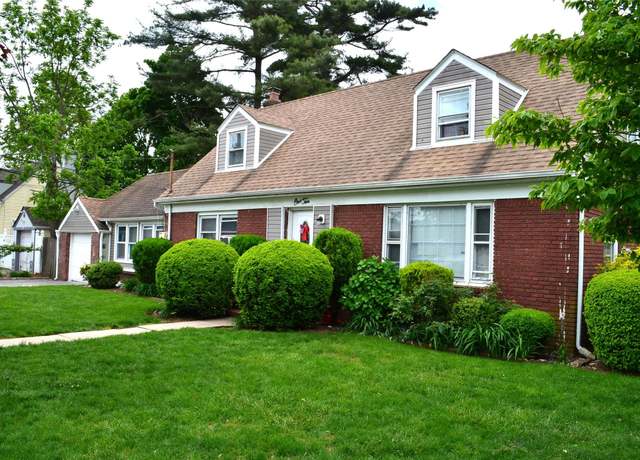 Property at 110 Powell Pl, Hempstead, NY 11550, 4 beds, 3 baths