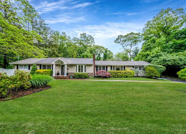 Property at 8 Bridle Path Rd, Smithtown, NY 11787, 4 beds, 3 baths