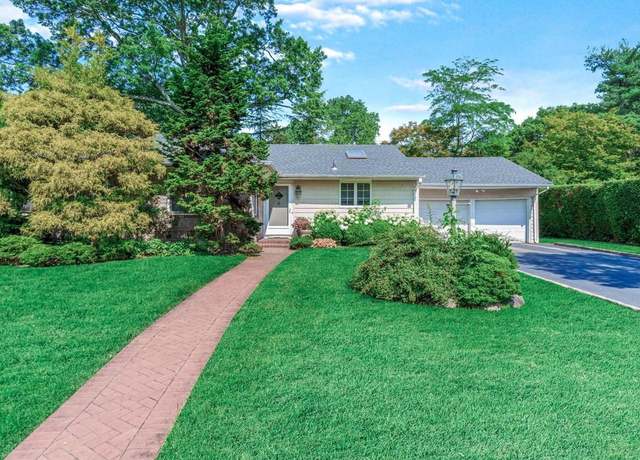 Property at 12 Pine Dr S, Roslyn, NY 11576, 3 beds, 2 baths