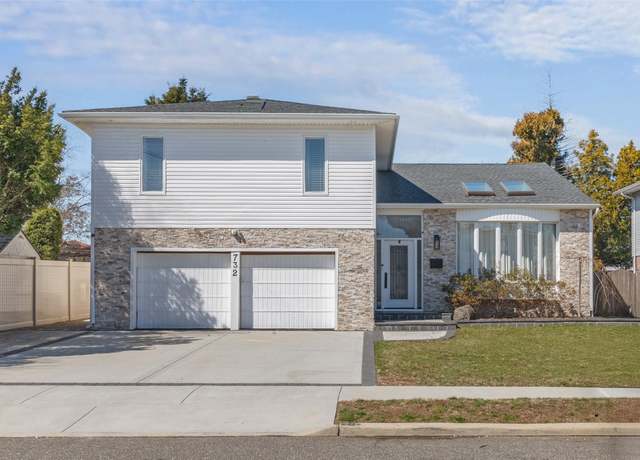 Property at 732 Jackie Ln, Baldwin, NY 11510, 3 beds, 2.5 baths