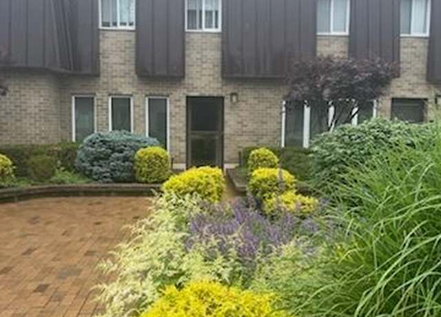 Property at 200 Hilton Ave, Hempstead, NY 11550, 2 beds, 2.5 baths