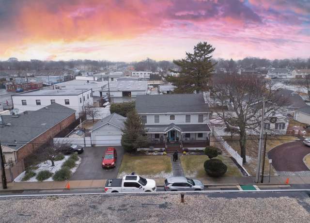 Property at 616 Pecan St, Lindenhurst, NY 11757, 5 beds, 2.5 baths