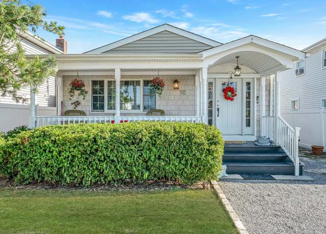 Property at 27 W Neptune Ave, Lindenhurst, NY 11757, 3 beds, 1 bath