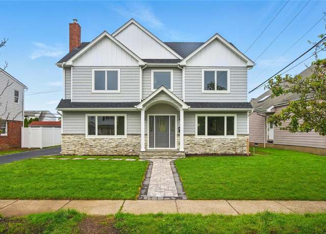 Property at 121 Claudy Ln, New Hyde Park, NY 11040, 5 beds, 3 baths