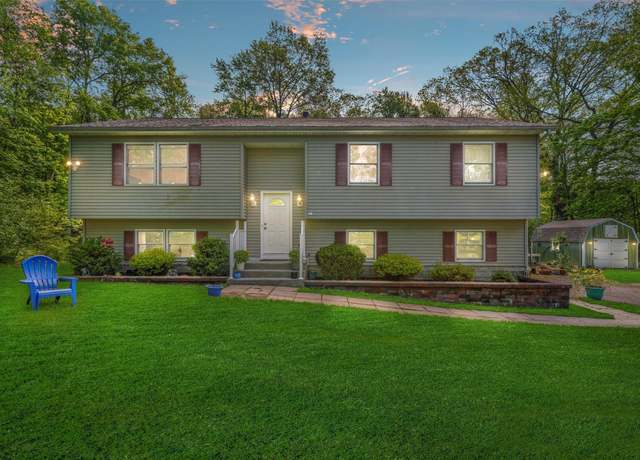Property at 220 Twin Arch Rd, Rock Tavern, NY 12575, 3 beds, 3 baths