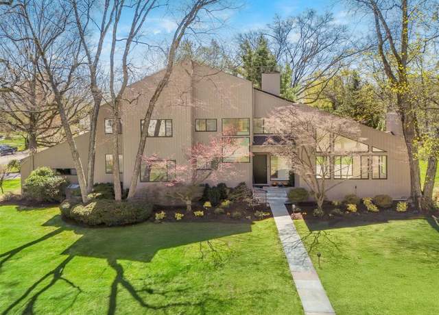 Property at 6 Fairway Dr, Mamaroneck, NY 10543, 5 beds, 3.5 baths