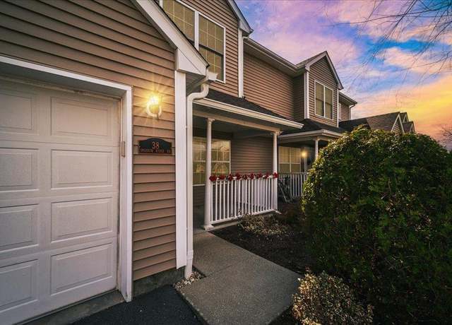 Property at 38 Sparrow Ridge Rd, Carmel, NY 10512, 2 beds, 2.5 baths