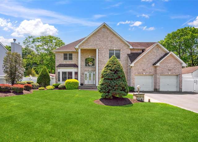 Property at 4 Millennium Ct, Bohemia, NY 11716, 5 beds, 2.5 baths