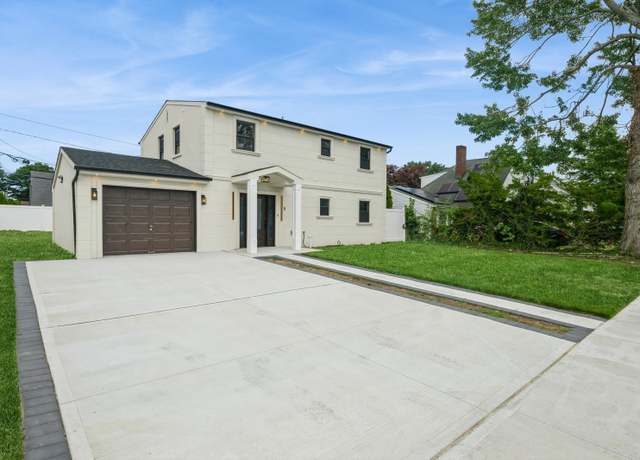 Property at 5 Thimble Ln, Hicksville, NY 11801, 5 beds, 3 baths