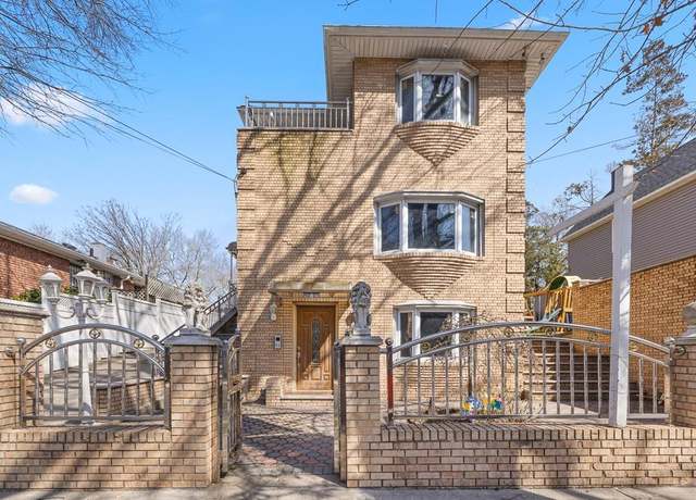 Property at 81-15 138th St, Jamaica, NY 11435, 8 beds, 4.5 baths