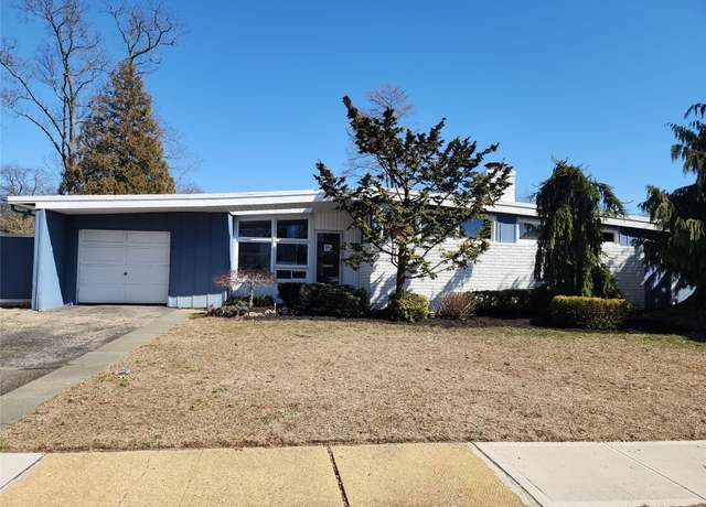 Property at 18 Oakfield Ave, Freeport, NY 11520, 3 beds, 2 baths