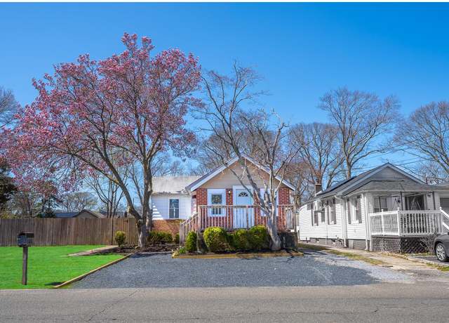Property at 100 S Evergreen Dr, Selden, NY 11784, 2 beds, 2 baths