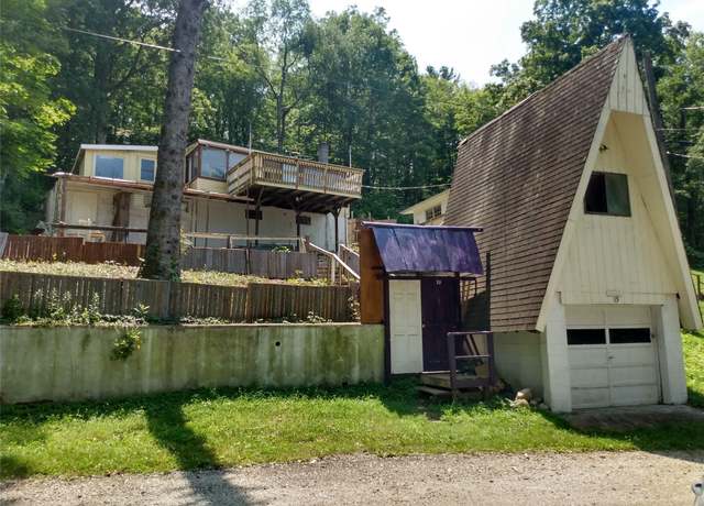 Property at 35 Lake Claire Dr, Middletown, NY 10940, 2 beds, 1 bath