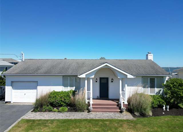 Property at 39 Whiting Rd, East Quogue, NY 11942, 3 beds, 1.5 baths
