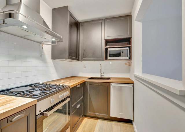 Property at 460 Old Town Rd Unit 25L Upper Unit, Port Jefferson Station, NY 11776, 1 bed, 1 bath