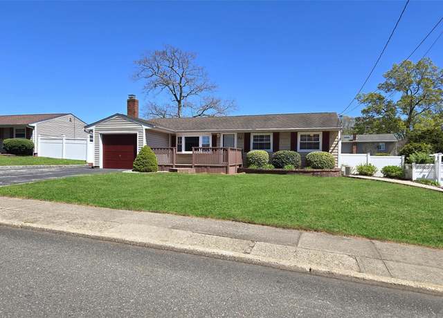 Property at 53 Blue Point Rd, Selden, NY 11784, 3 beds, 1 bath