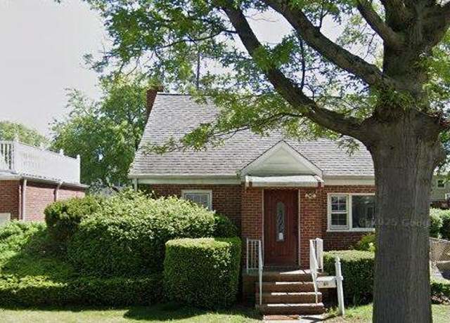 Property at 40 Pilgrim St, New Hyde Park, NY 11040, 3 beds, 2 baths