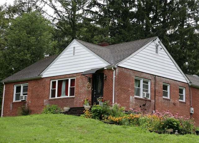 Property at 244 Overlook Rd, Poughkeepsie, NY 12603, 4 beds, 2 baths