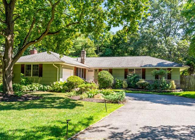 Property at 6 Rancher Pl, Huntington, NY 11743, 3 beds, 2 baths