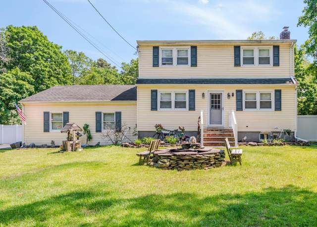 Property at 20 Wainwright St, Ronkonkoma, NY 11779, 4 beds, 2 baths
